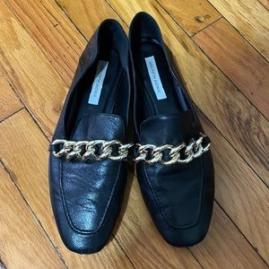 Saks leather loafers with gold chain